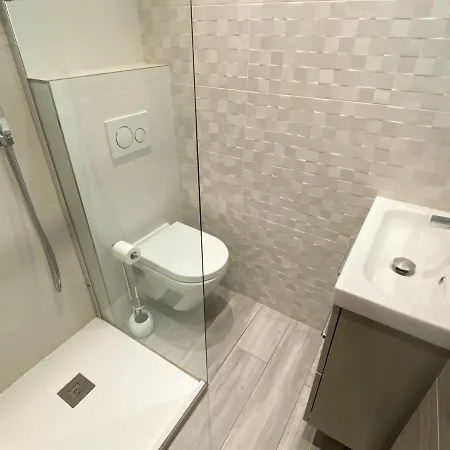 Centre Flat - Modern, Quiet And Brand New * Nice