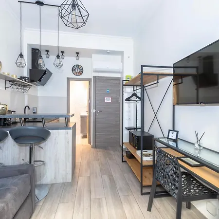 Centre Flat - Modern, Quiet And Brand New Apartment
