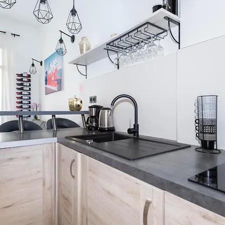 Centre Flat - Modern, Quiet And Brand New * Nice