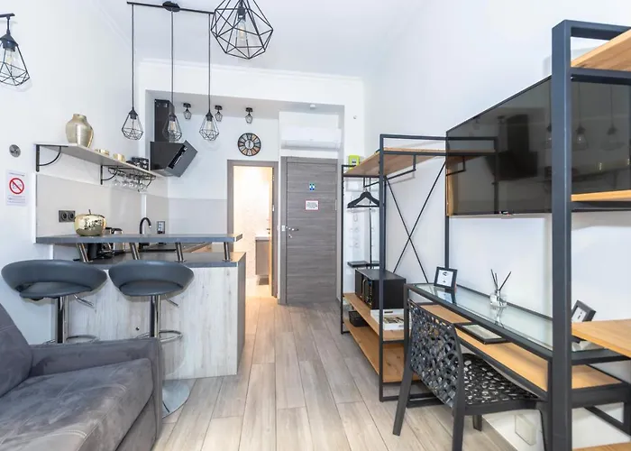Centre Flat - Modern, Quiet And Brand New Διαμέρισμα