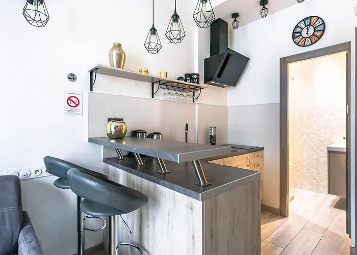 Centre Flat - Modern, Quiet And Brand New * Nice