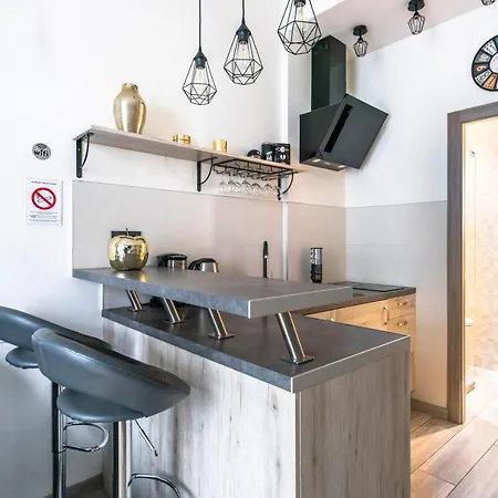 Centre Flat - Modern, Quiet And Brand New * Nice